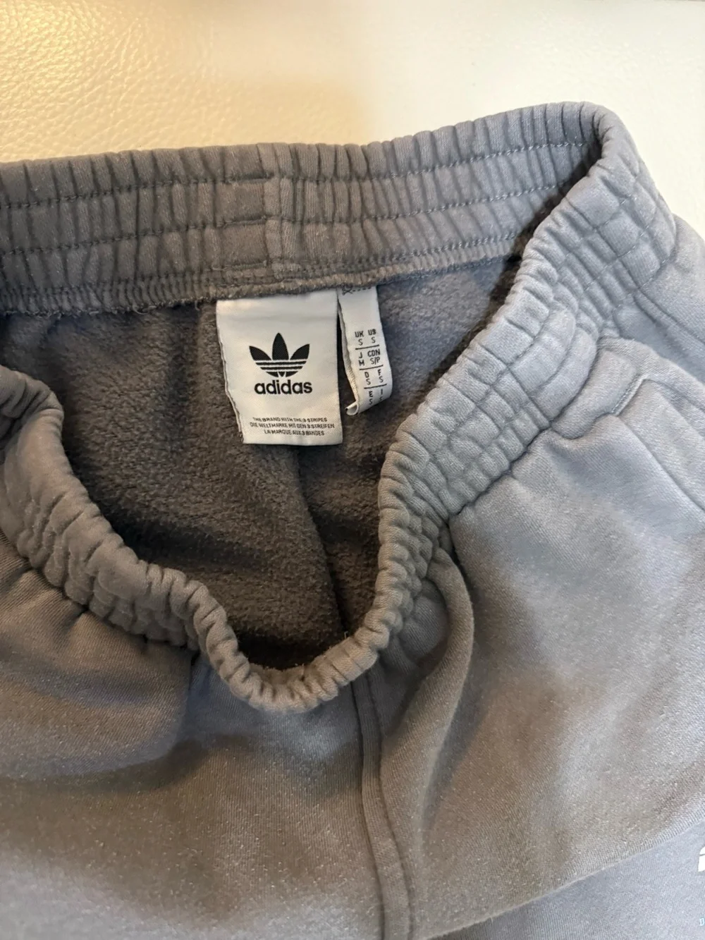Adidas Men’s Gray Logo Jogger Pants Small